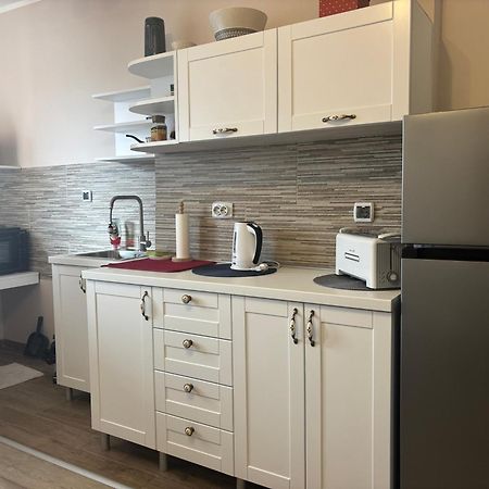 Red Square Apartment Пірот Екстер'єр фото