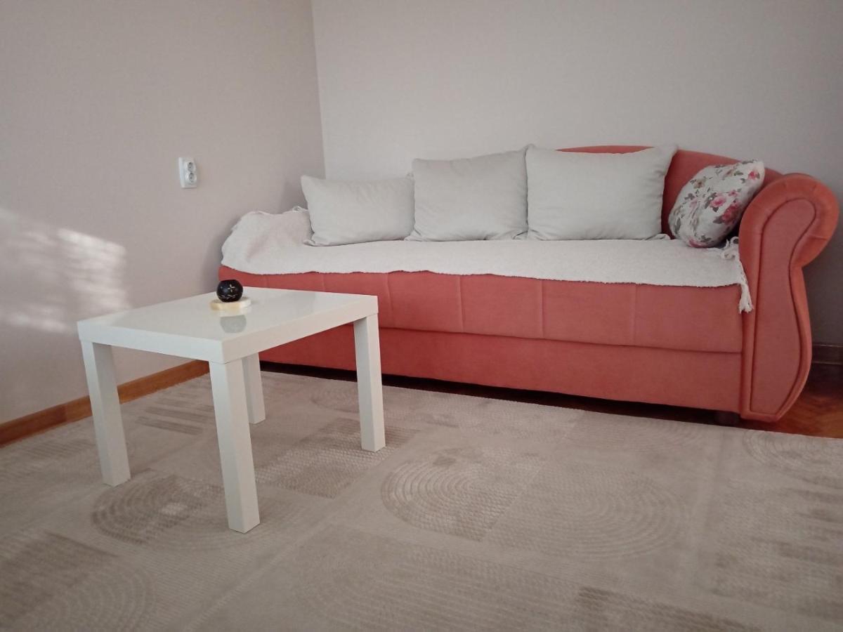 Red Square Apartment Пірот Екстер'єр фото