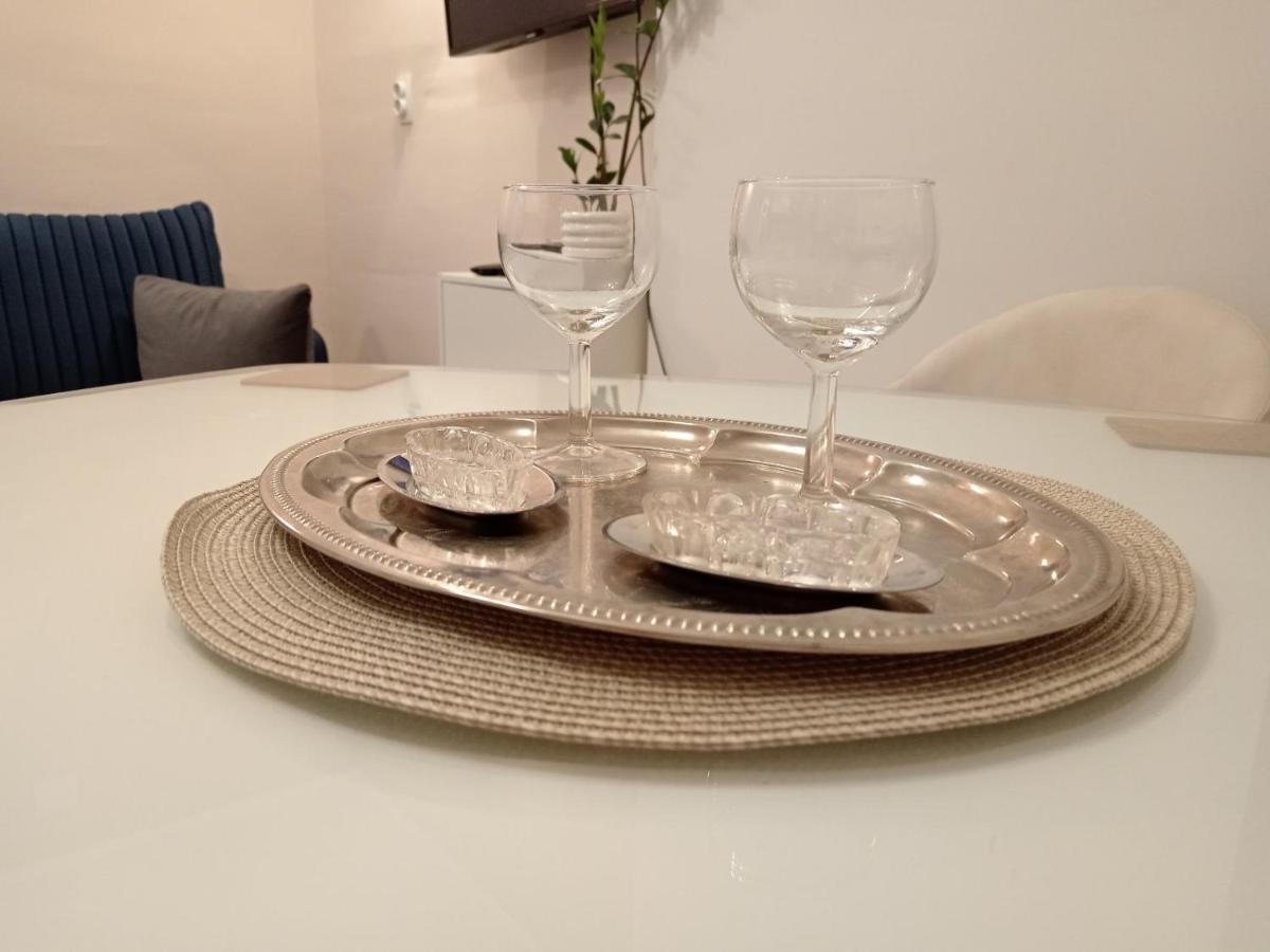 Red Square Apartment Пірот Екстер'єр фото