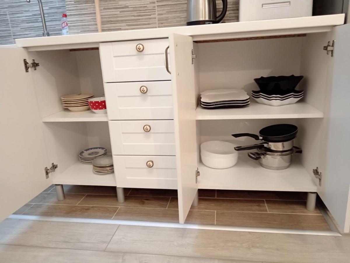 Red Square Apartment Пірот Екстер'єр фото