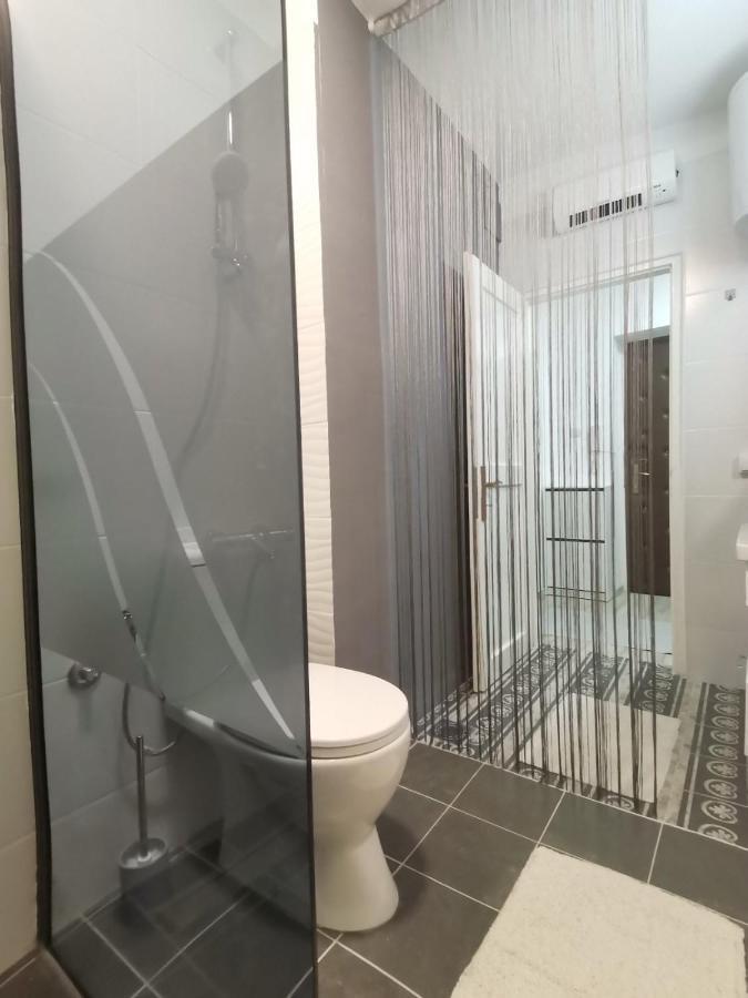Red Square Apartment Пірот Екстер'єр фото