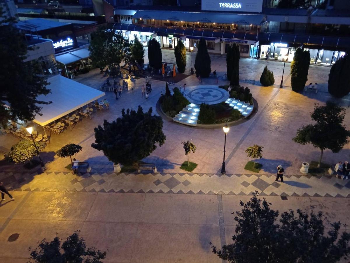 Red Square Apartment Пірот Екстер'єр фото