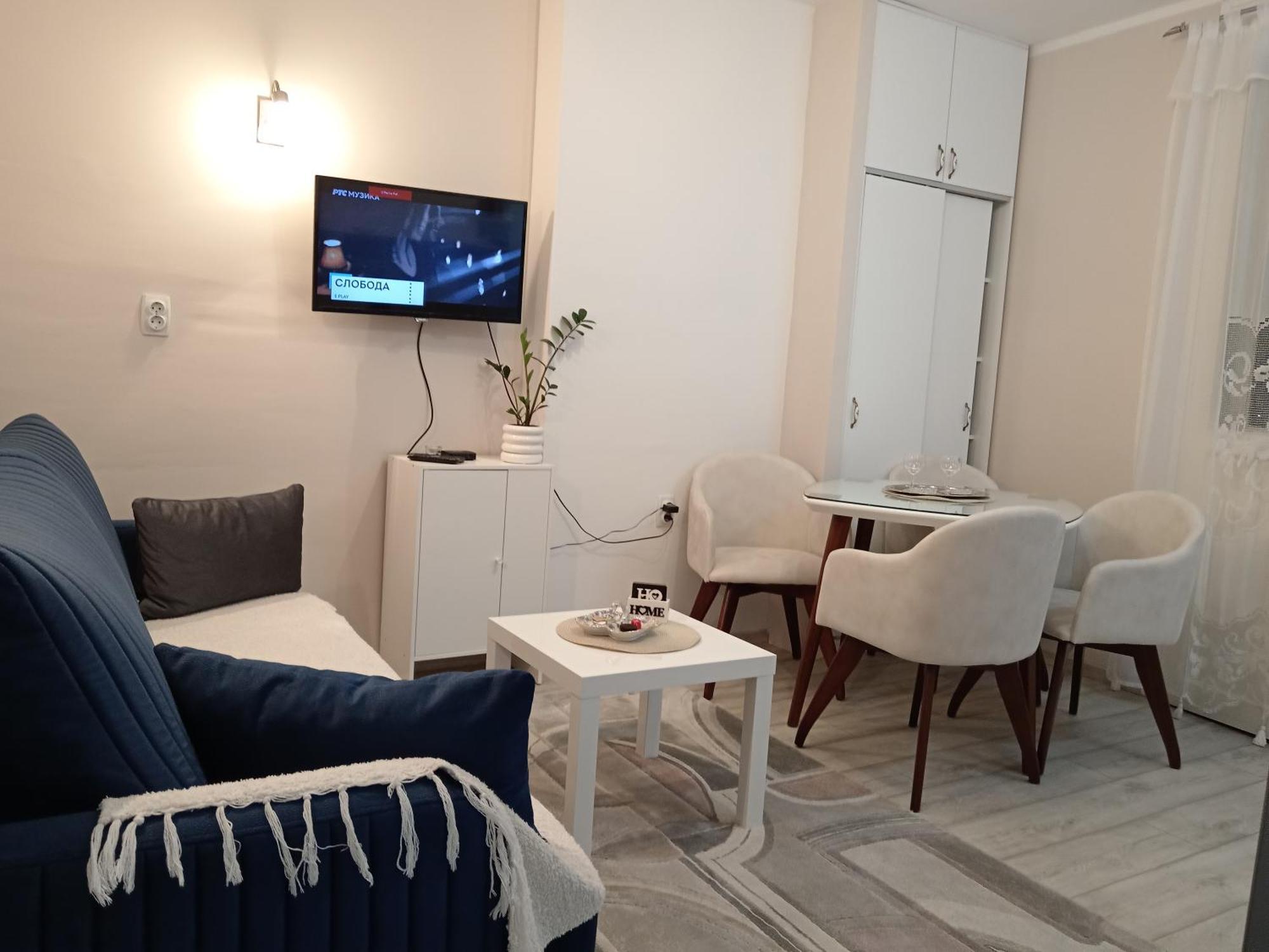 Red Square Apartment Пірот Екстер'єр фото