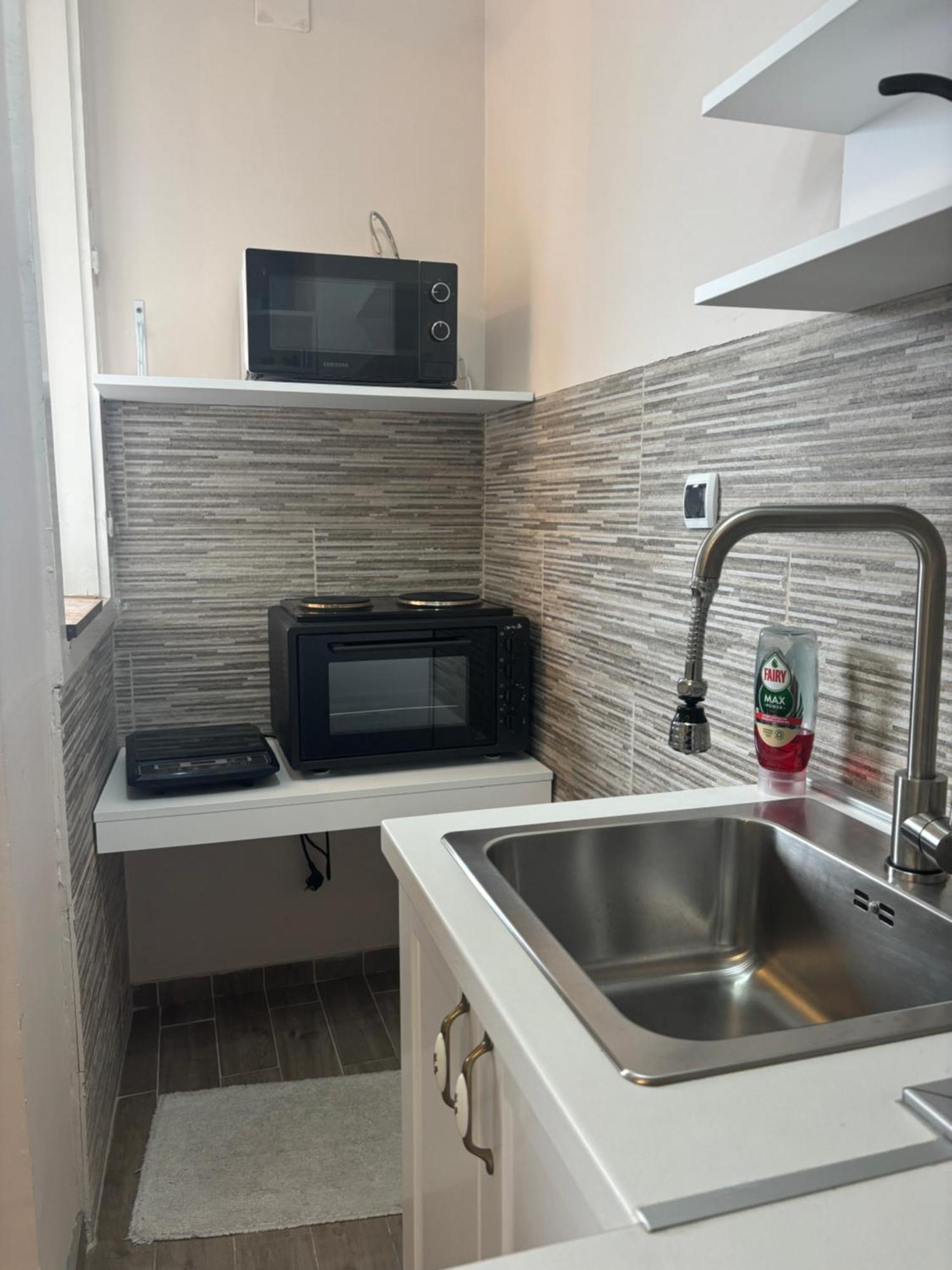 Red Square Apartment Пірот Екстер'єр фото