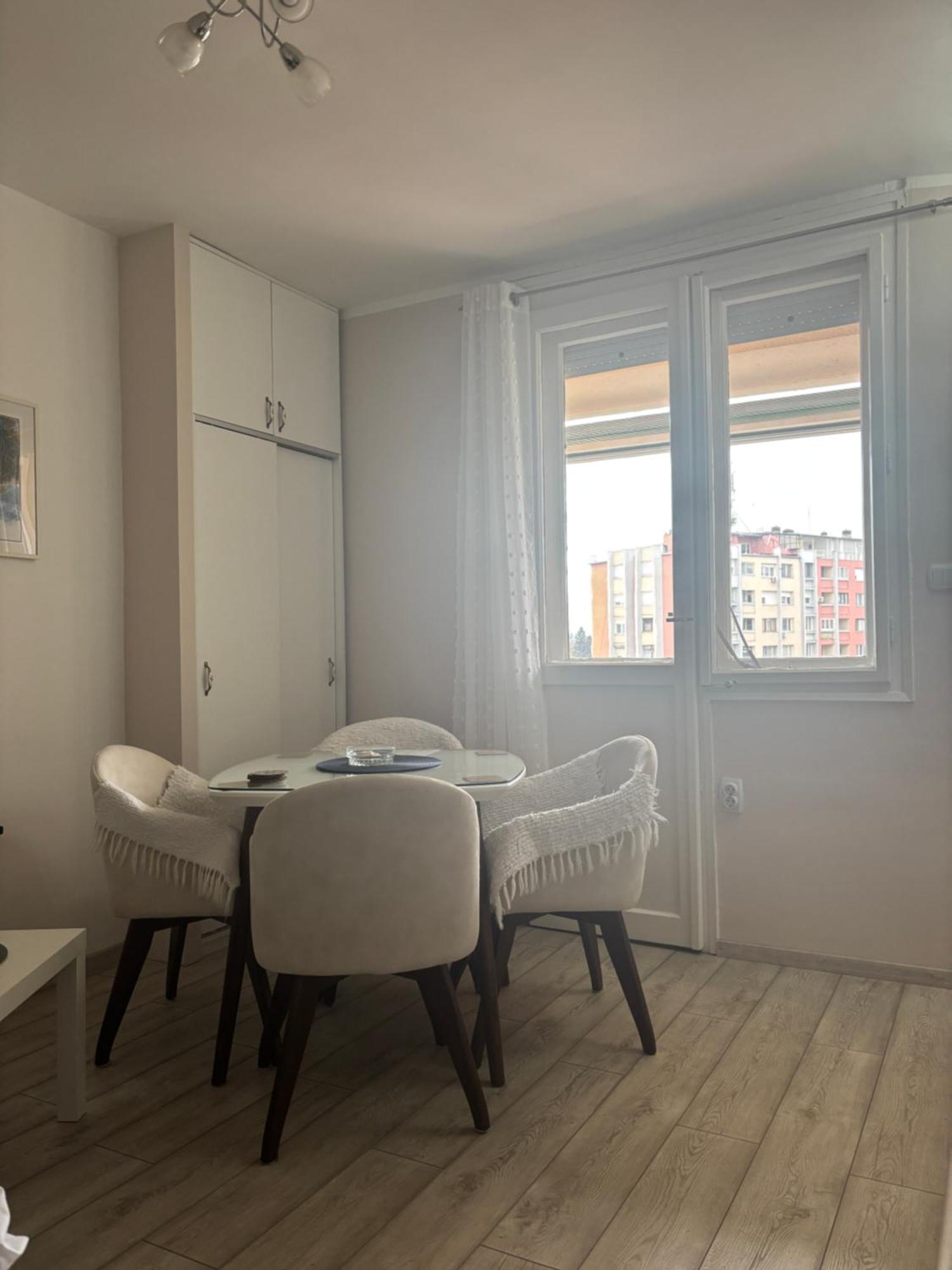 Red Square Apartment Пірот Екстер'єр фото